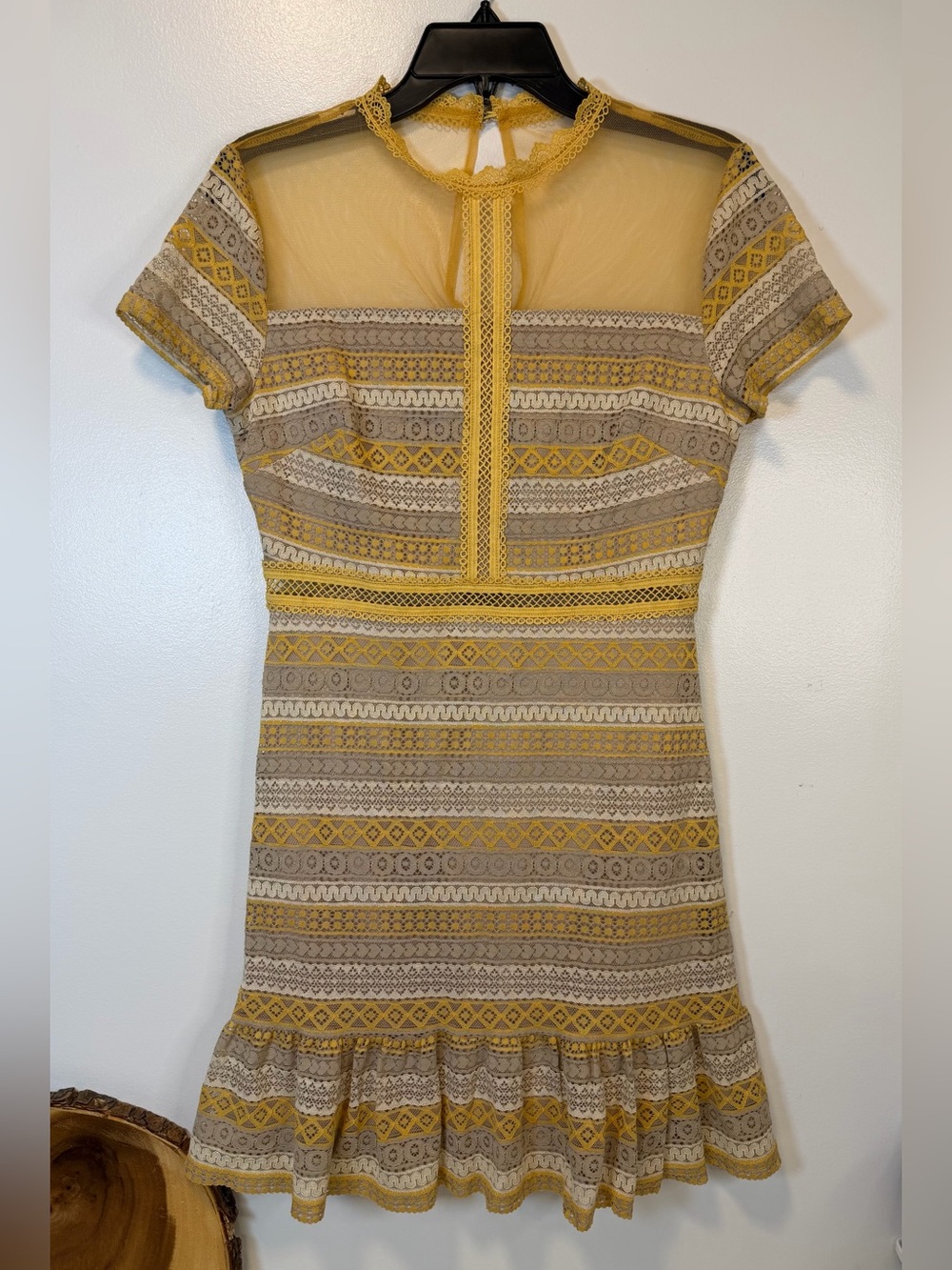 Francesca's‎ Collections geometric lace ruffle-hem mini dress Women’s Medium
